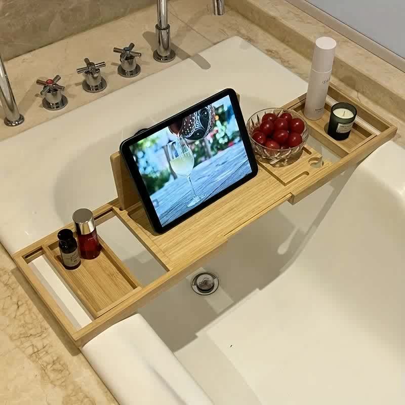 Élégant plateau de bain en bambou, essentiel pour la détente et un rangement pratique dans la salle de bain.