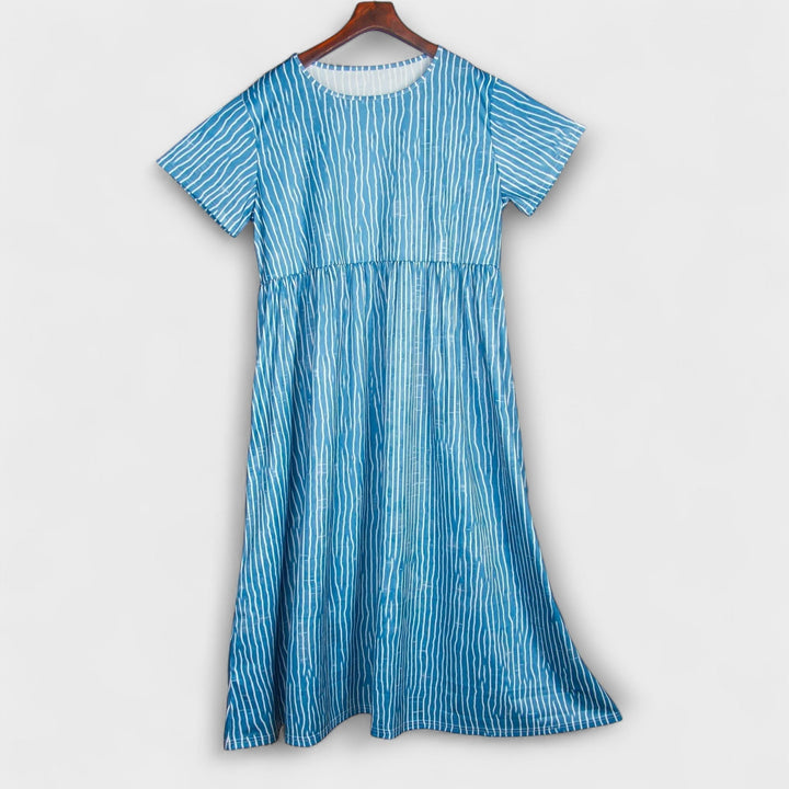 Robe longue décontractée pour femme, style bohème confortable et élégant, idéale tenue printemps-été fluide.
