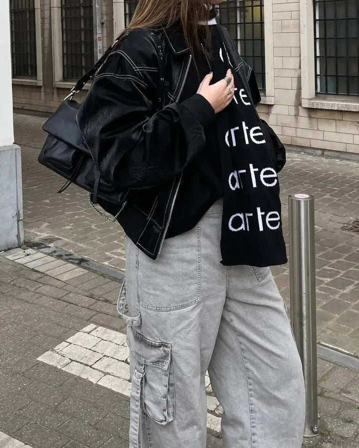 Veste en cuir oversize Noor pour femme, style urbain chic. Un blouson mode polyvalent pour toutes saisons.