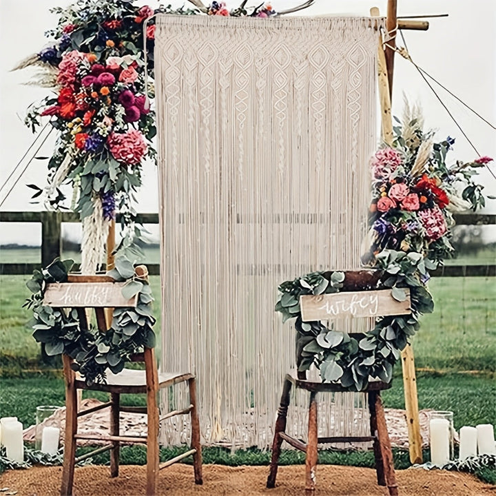 Rideau macramé bohème avec motifs tressés, parfait pour une décoration intérieure artistique et zen.