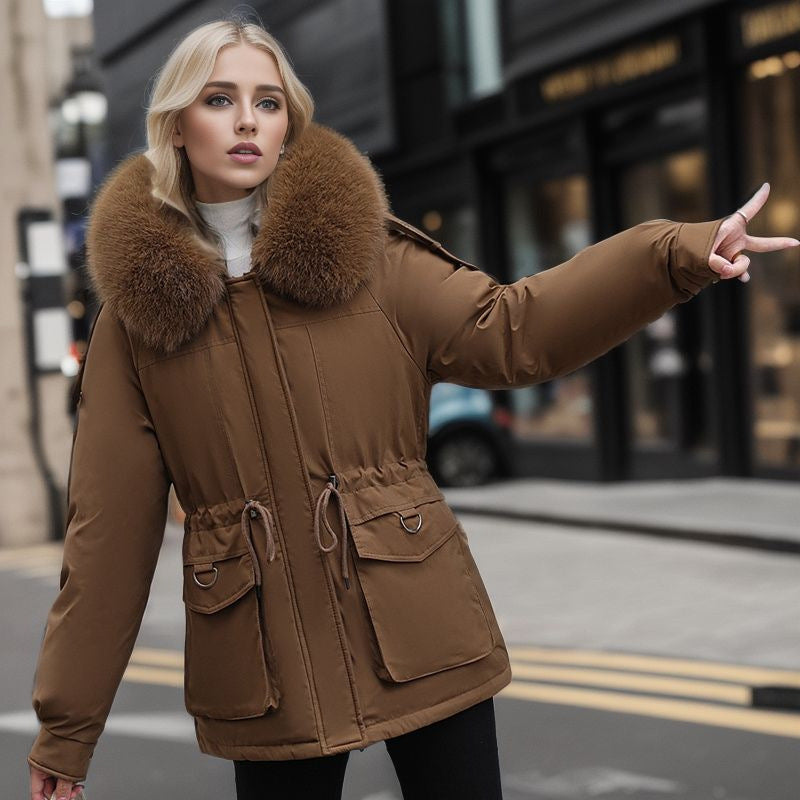 Parka longue femme imperméable et coupe-vent, parfaite pour la mode urbaine hivernale.