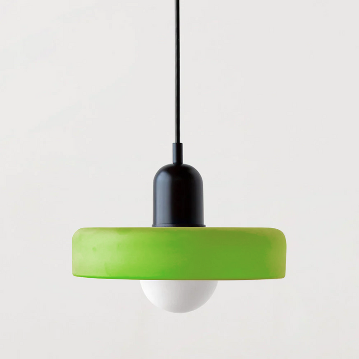 Suspension décorative Bauhaus, verre coloré, pour une luminosité et un style uniques.