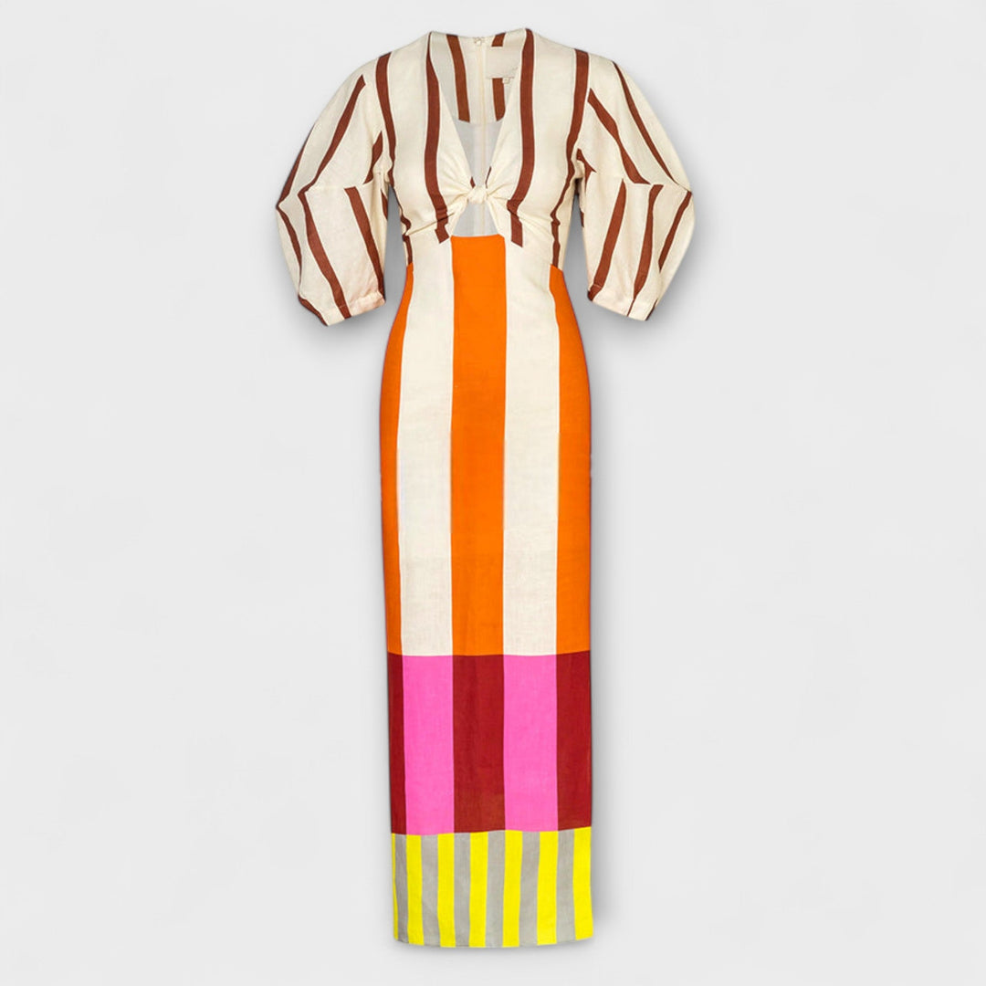 Modèle de robe longue femme avec élégantes manches bouffantes et une découpe moderne. Idéale pour un look estival.