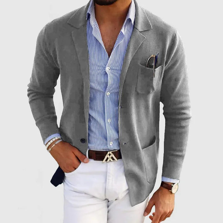 Blazer homme gris anthracite coupe slim, ajoutant une touche d'élégance masculine pour toute occasion.