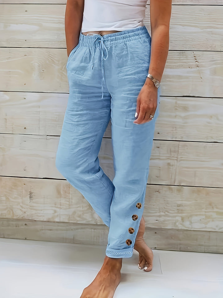 Pantalon femme coupe droite ajustée, élégant et confortable pour le quotidien.