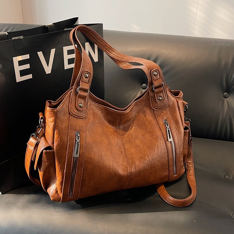 Sac femme rétro avec multiples compartiments pour une organisation quotidienne optimale. Style chic.