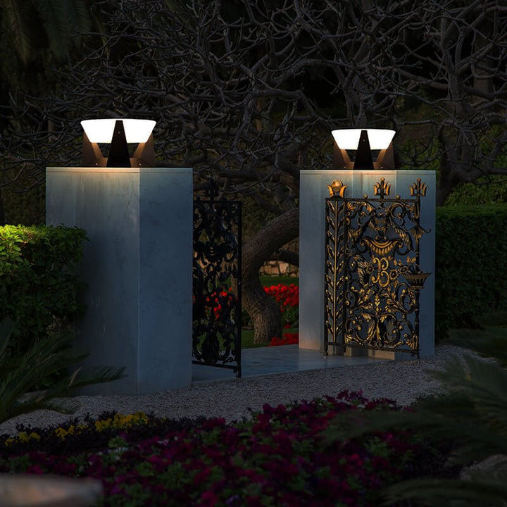 Éclairage de jardin solaire avec lumière LED, parfait pour allée, terrasse ou parterre de fleurs.