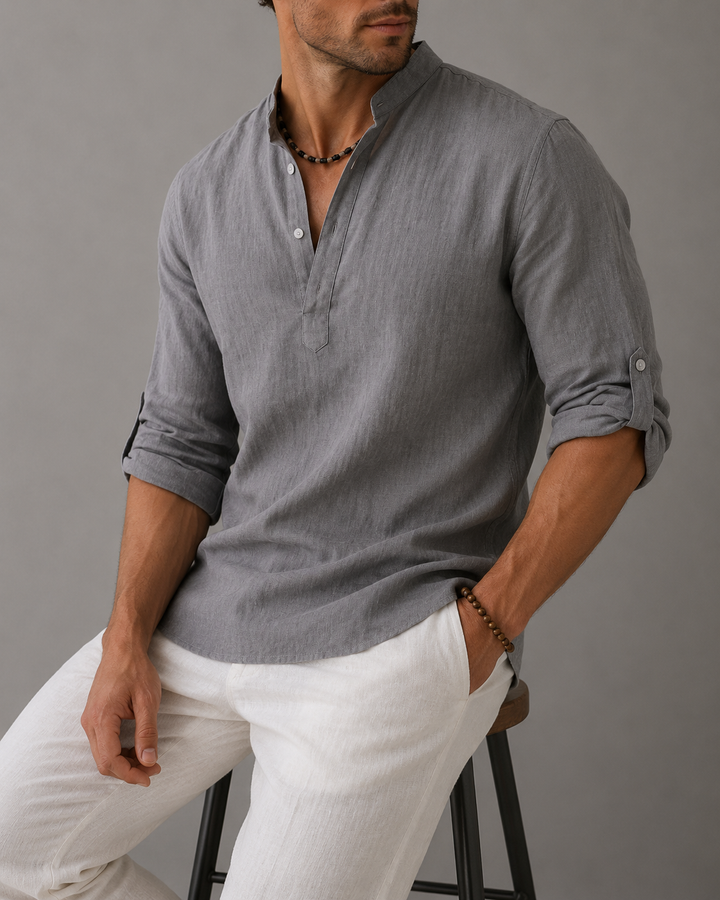 Chemise homme polyvalente col V manches longues amples. Idéale pour un style moderne décontracté et confortable.