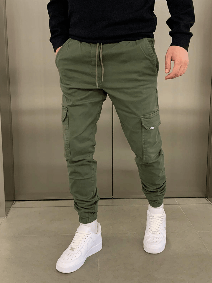 Pantalon cargo homme ajusté, confort premium pour un style moderne décontracté au quotidien et streetwear.