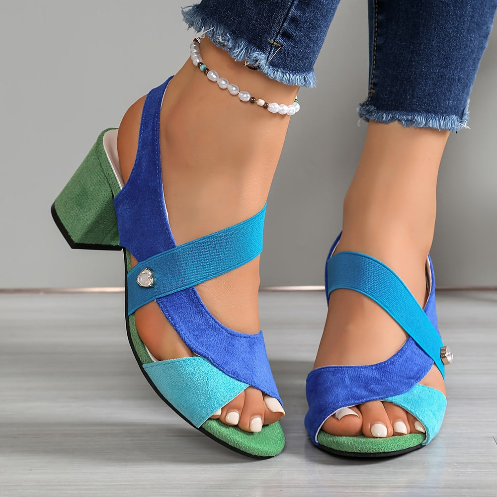 Sandales femme à talon bloc stable, brides croisées. Chaussures été décontractées et orthopédiques pour un soutien optimal.