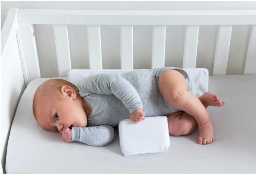 Coussin anti-roulade et réglable pour nouveau-né, assure sécurité sommeil et confort supérieur. Mousse mémoire incluse.