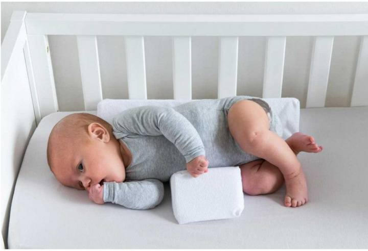 Coussin anti-roulade et réglable pour nouveau-né, assure sécurité sommeil et confort supérieur. Mousse mémoire incluse.