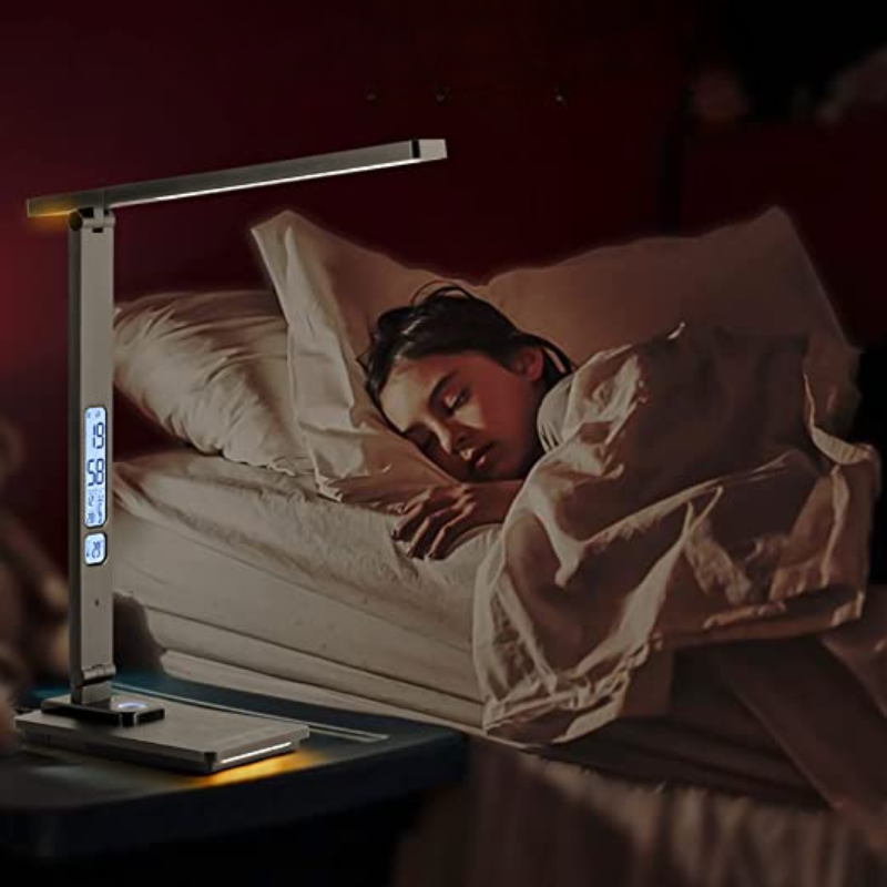 Lampe de bureau LED moderne SmartBeam pliable, économie d'énergie, chargeur sans fil intégré et port USB pratique.