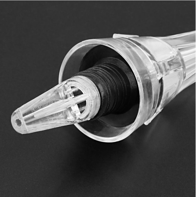 Aérateur en acier inoxydable durable, accessoire vin conçu pour des années de plaisir de dégustation.