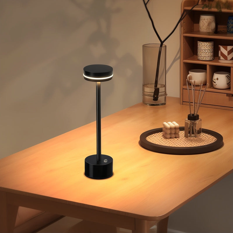 Éclairage de table LED dimmable et sans fil, rechargeable, parfait pour créer une ambiance douce et élégante en intérieur.
