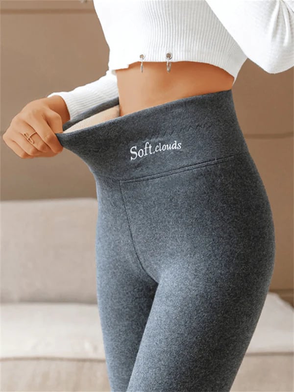 Confortable legging thermique femme taille haute, idéal pour l'hiver, alliant chaleur et mode décontractée.