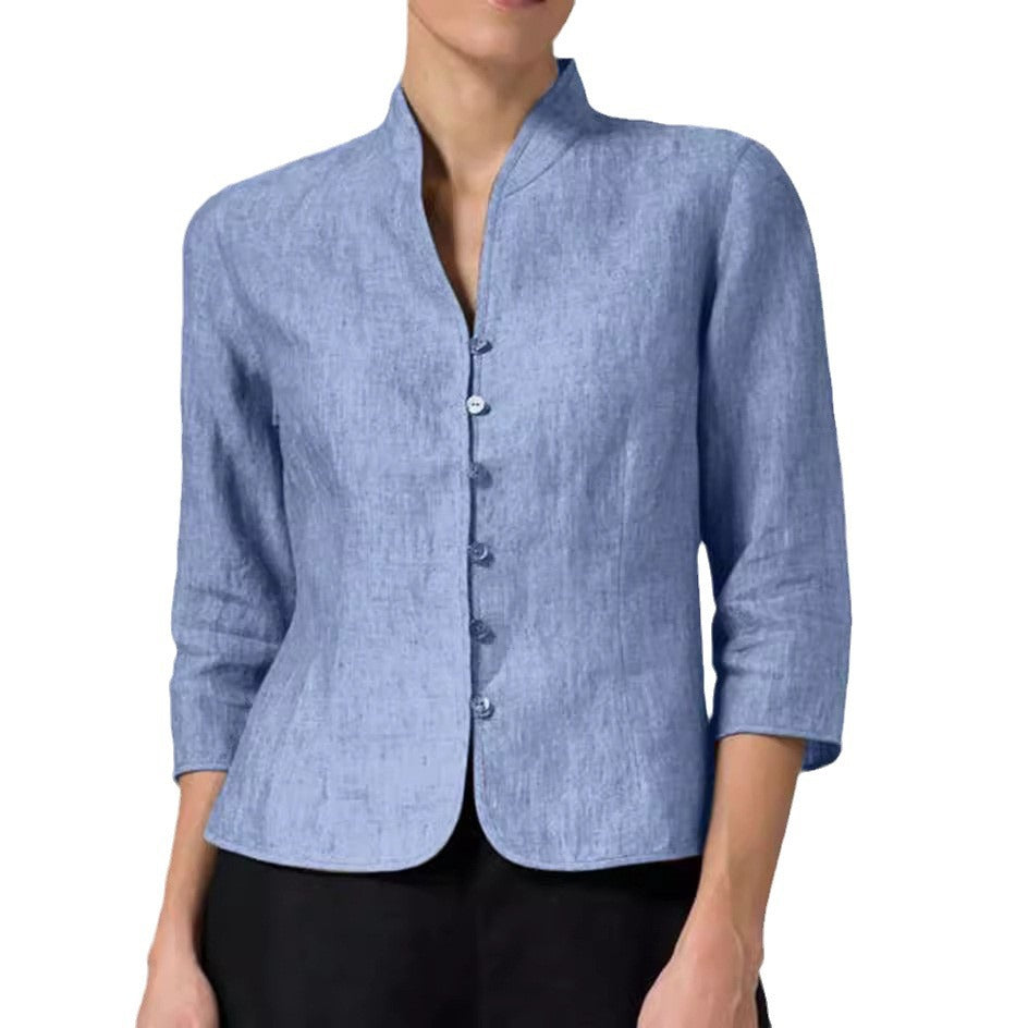 Blouse femme élégante gris clair pour le bureau, coupe ajustée, col montant, décolleté V, manches 3/4.