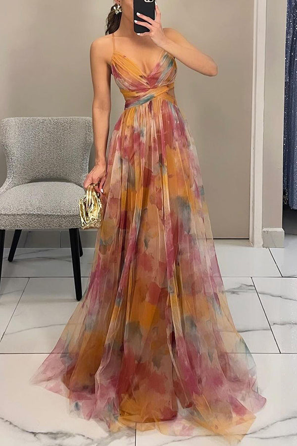 Robe femme chic imprimée à motifs floraux, coupe longue et laçage. Parfaite pour l'été ou un événement festif.