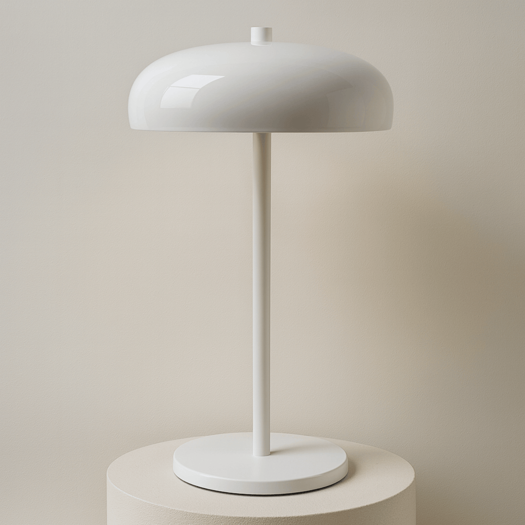 Lampe de table rechargeable LED, design moderne, contrôle tactile. Crée une lumière d'ambiance élégante.