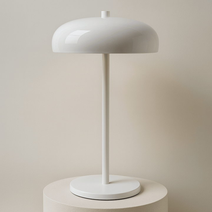 Lampe de table rechargeable LED, design moderne, contrôle tactile. Crée une lumière d'ambiance élégante.
