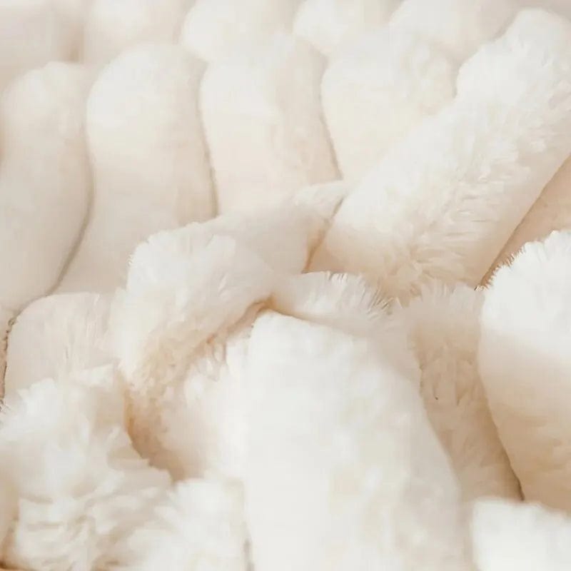 Taie d'oreiller en peluche douce à motifs rayés, parfaite pour un confort luxueux dans votre literie.