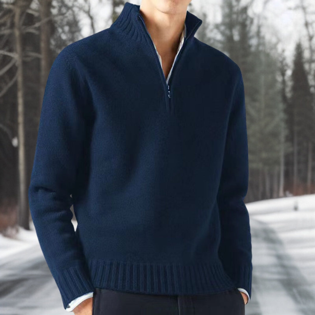 Ce pull homme Paulaner épais et chaud à col zippé est un essentiel pour affronter le froid avec élégance.