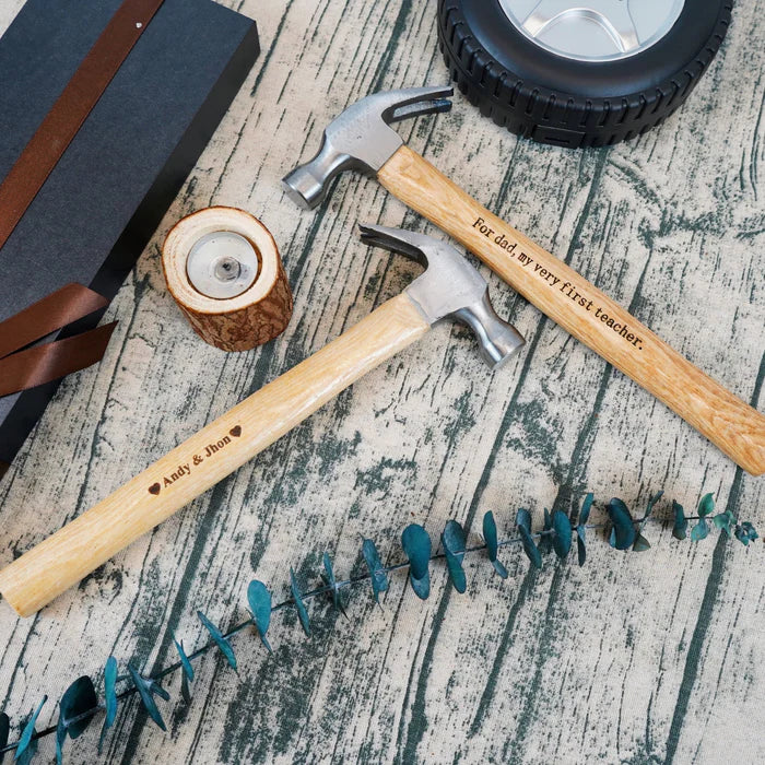Set d'outils personnalisé avec marteau et mètre ruban, parfait pour le bricolage ou un cadeau homme.
