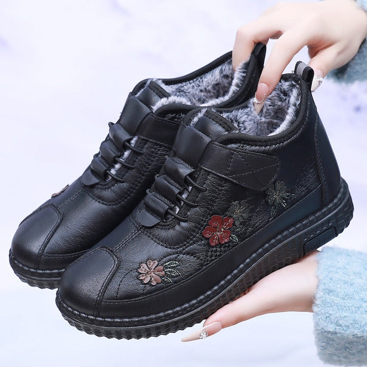 Élégantes chaussures orthopédiques pour femmes, parfaites pour l'hiver avec broderie détaillée et soutien.