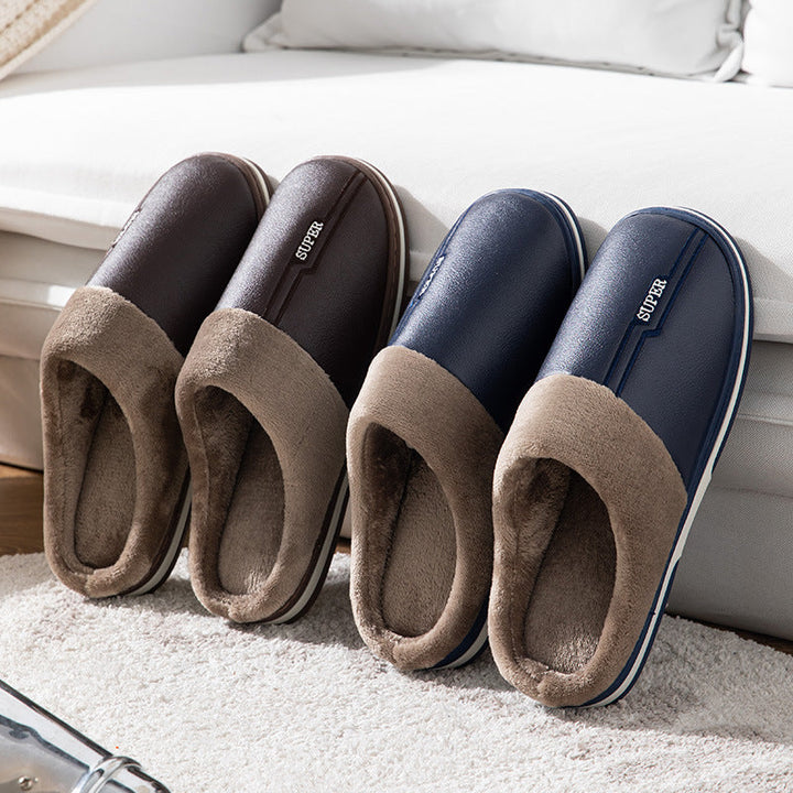 Chaussons homme hiver en matière peluche, confortables et légers, parfaits pour une détente douillette à la maison.