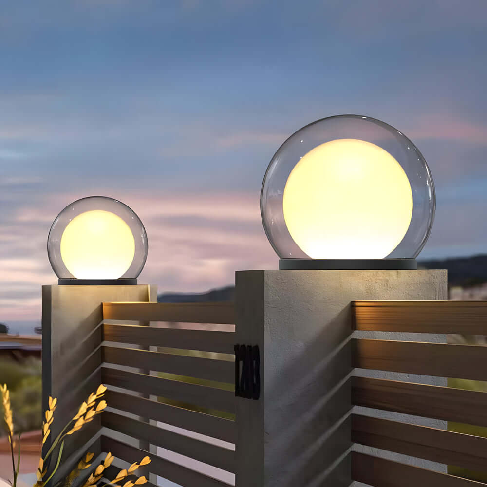 Éclairage extérieur LED moderne. Diffuse une lumière douce, créant une ambiance agréable dans le jardin.
