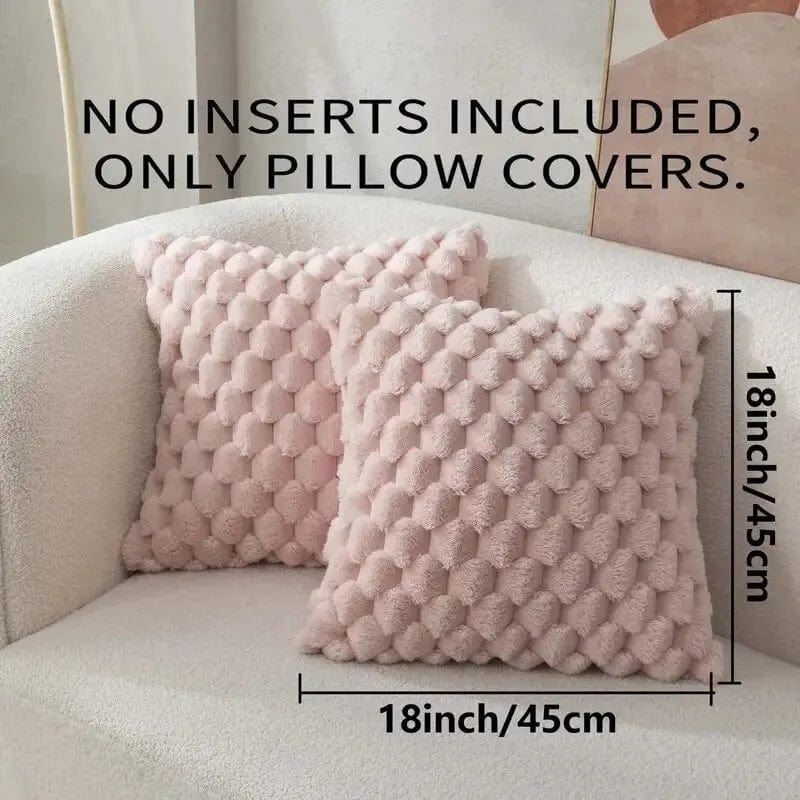 Housse de coussin beige en peluche ultra douce et confortable, accessoire idéal pour votre salon.