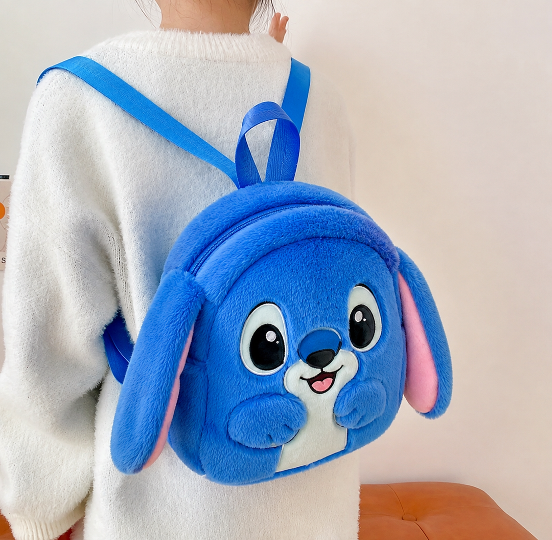 Sac à dos Stitch en peluche pour enfants, idéal pour l'école et les sorties. Mignon et fonctionnel.