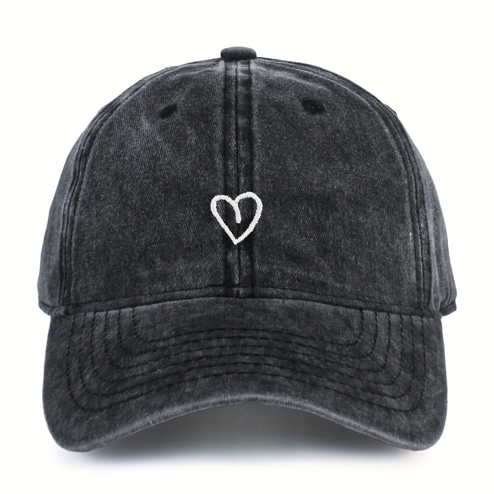 Casquette HeartBeat vintage pour femme, broderie délicate. Confort décontracté et taille ajustable.
