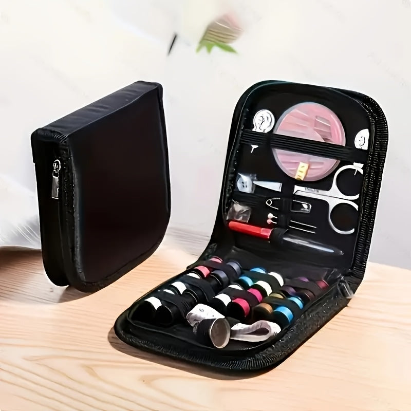 Trousse de couture de voyage compacte avec aiguilles, fils, ciseaux et accessoires pour urgences textiles.
