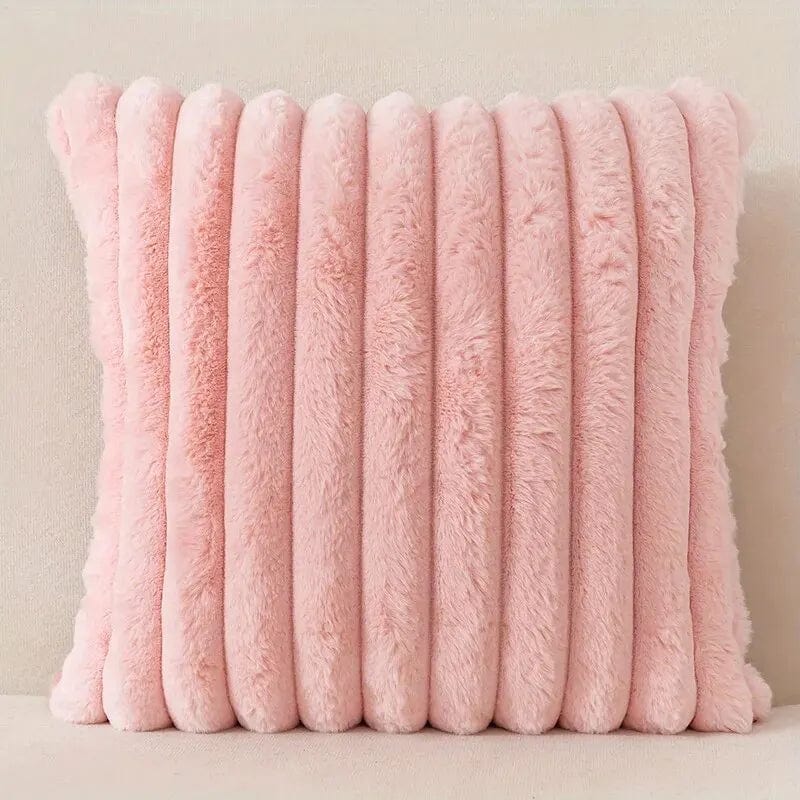 Offrez-vous le confort d'une taie d'oreiller douce et rayée pour une atmosphère relaxante à la maison.