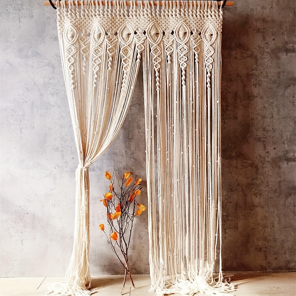 Rideau macramé bohème fait main, idéal pour fenêtre ou séparation de pièce, en coton naturel.