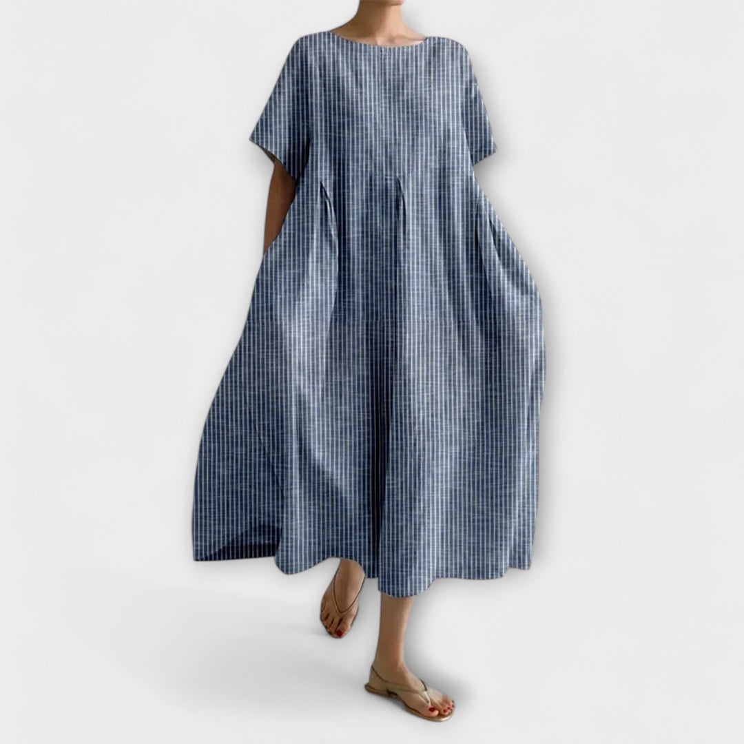 Robe longue femme versatile, alliant confort et élégance décontractée. Idéale pour toutes les occasions estivales.