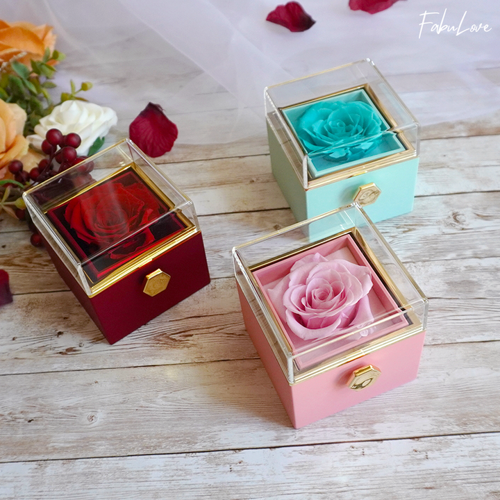 Amour et gravure: Rose éternelle rouge dans boîte cadeau personnalisée, idéal pour la Saint-Valentin.