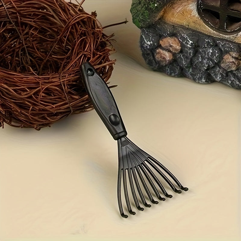 Mini outil de nettoyage compact pour peignes et brosses à cheveux. Idéal pour un entretien capillaire impeccable.