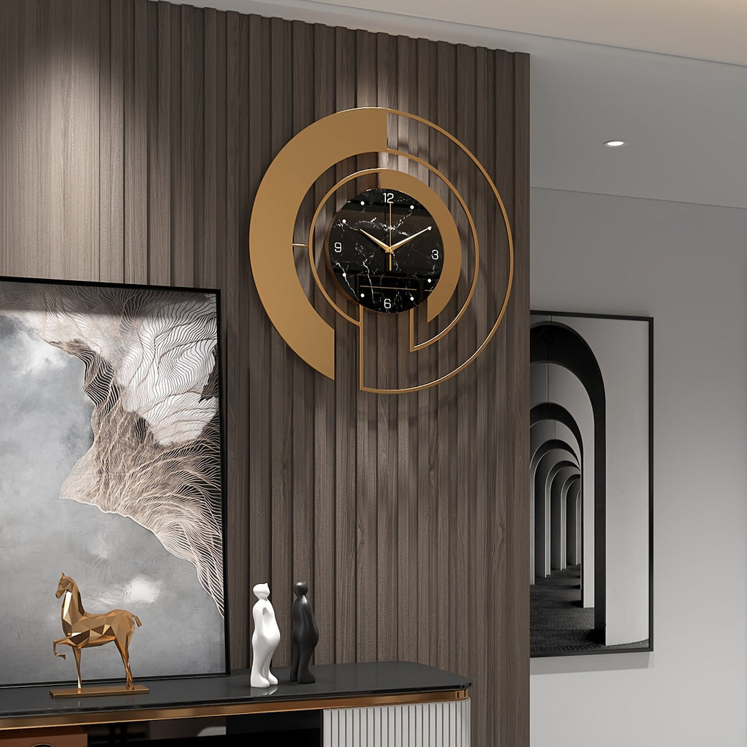 Horloge murale silencieuse au design géométrique abstrait, pour une ambiance chic.