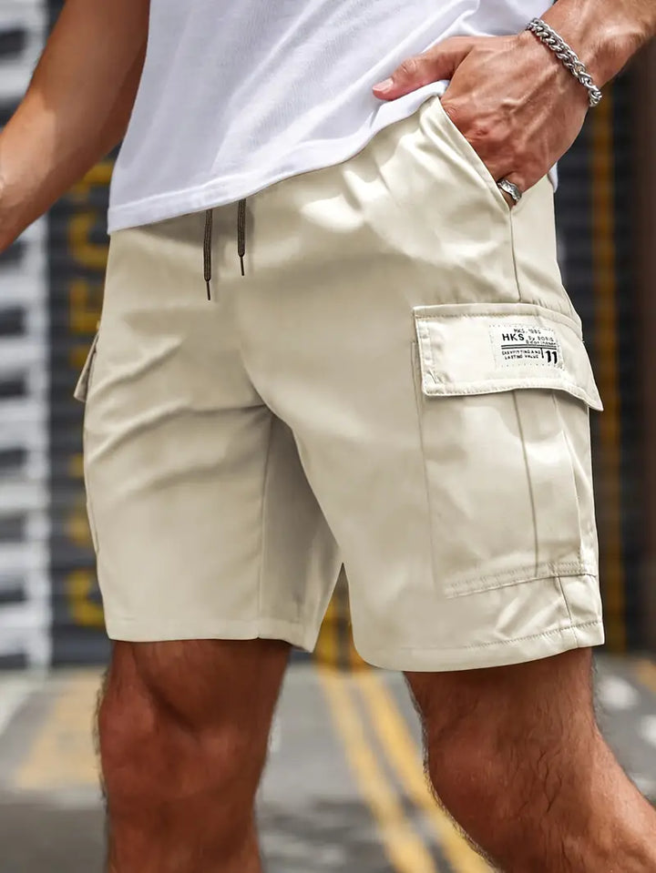 Short homme style cargo, couleur terre cuite, respirant et stylé pour un été confortable.