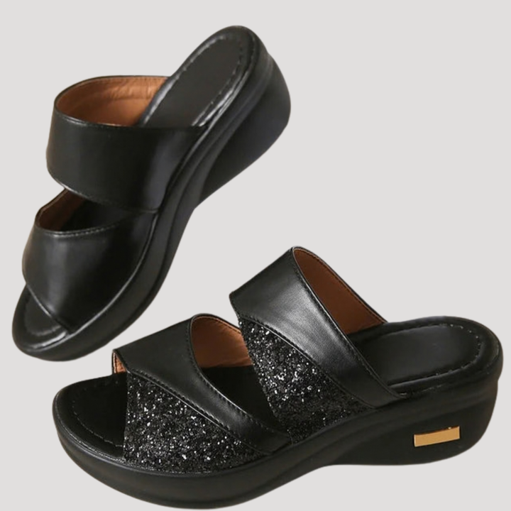 Paire de mules femme confortables à talon compensé, design moderne et chic pour la mode estivale.