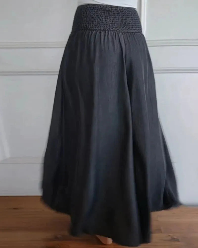 Pantalon jupe-culotte taille haute, large et fluide, silhouette élégante et décontractée.