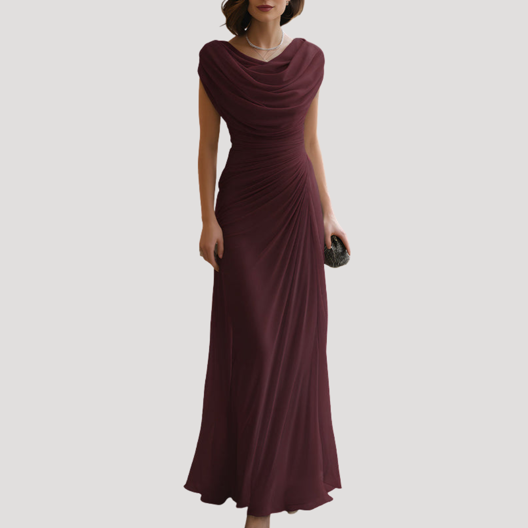 Tenue de cérémonie femme : robe longue élégante, col bénitier et drapée. Mode féminine fluide et chic.