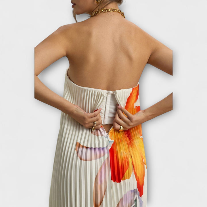 Robe printanière fleurie, col cœur, coupe confortable et élégante pour femme.