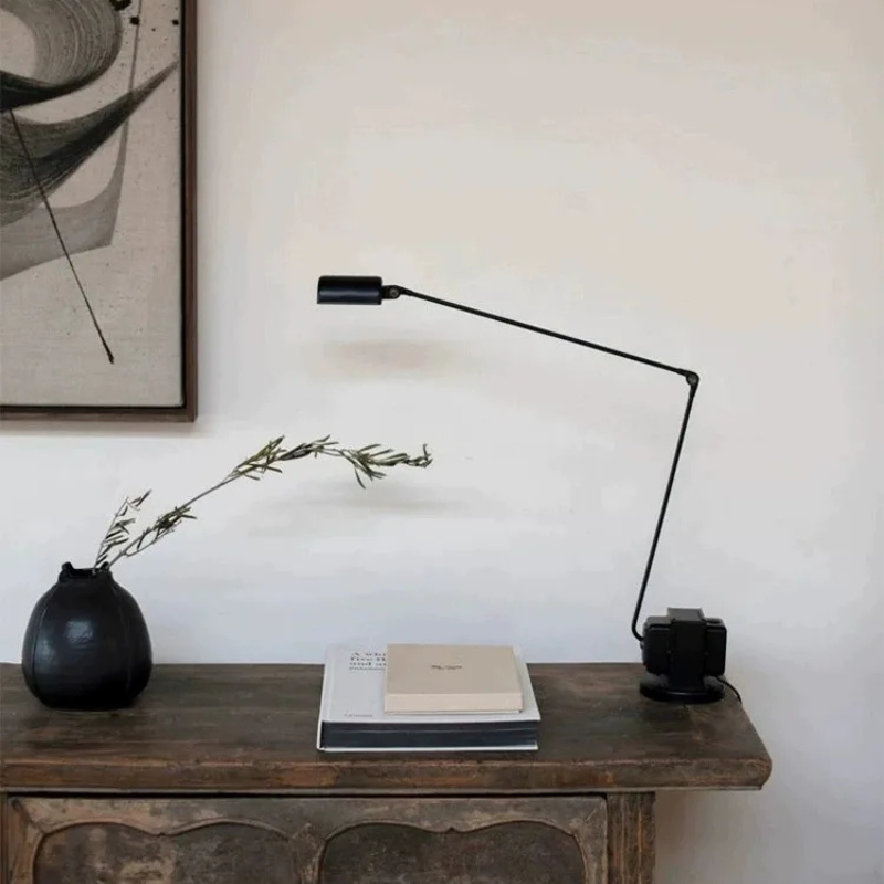 Éclairage de bureau LED chic, température de couleur ajustable, design moderne.