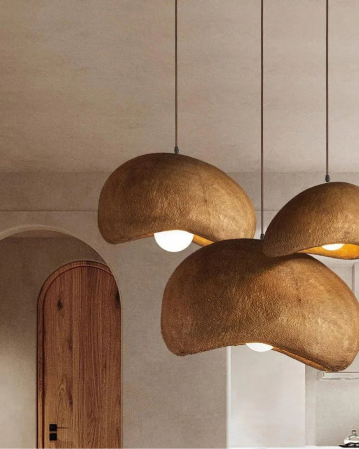 Luminaire suspension design, apporte une touche contemporaine et un éclairage optimal à votre maison.
