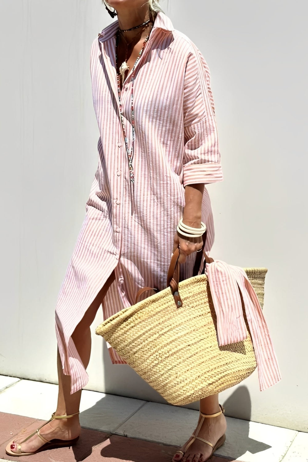 Robe chemise femme décontractée-chic à rayures, parfaite pour le quotidien et polyvalente.