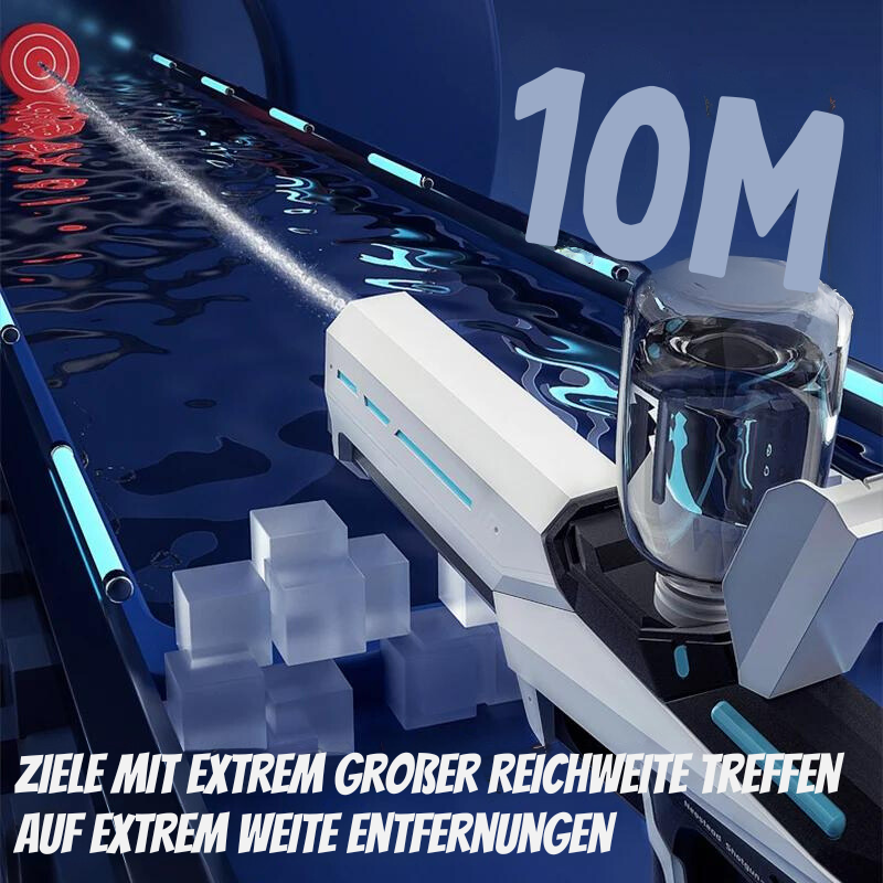 Enfants joyeux jouant avec un pistolet à eau électrique. Activité estivale amusante pour des batailles d'eau en extérieur.