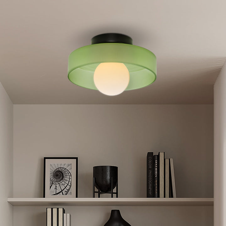 Plafonnier LED rond, esthétique moderne, pour une lumière douce et économique.